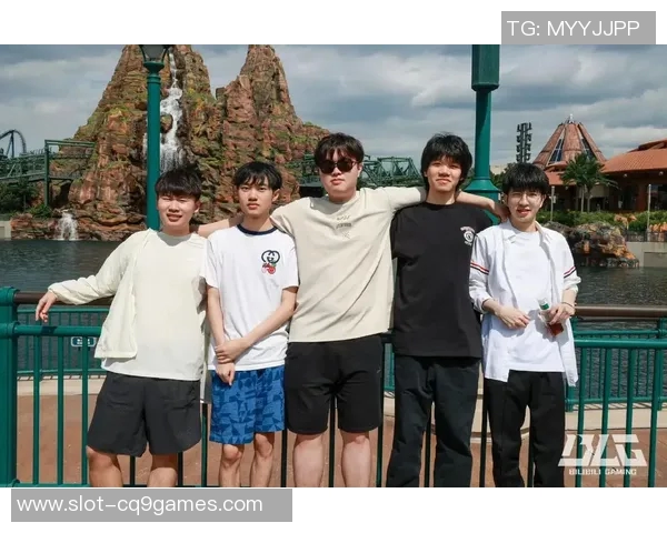 电竞新闻冠军杯赛季BLG团队协作表现分析与点评展望